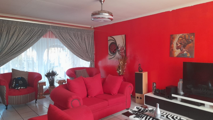 3 Bedroom Property for Sale in La Hoff North West